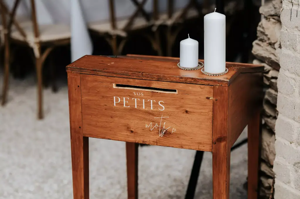 Urne en bois secrétaire