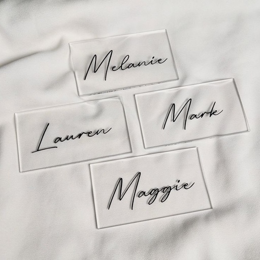 Personnalisation des name tags en plexiglass